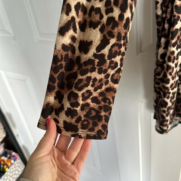 Haptics long sleeve cheetah top size large - Picture 4 of 4